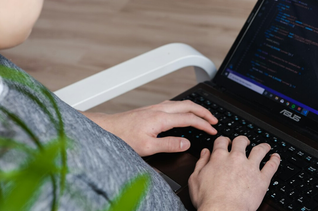 children learning programming